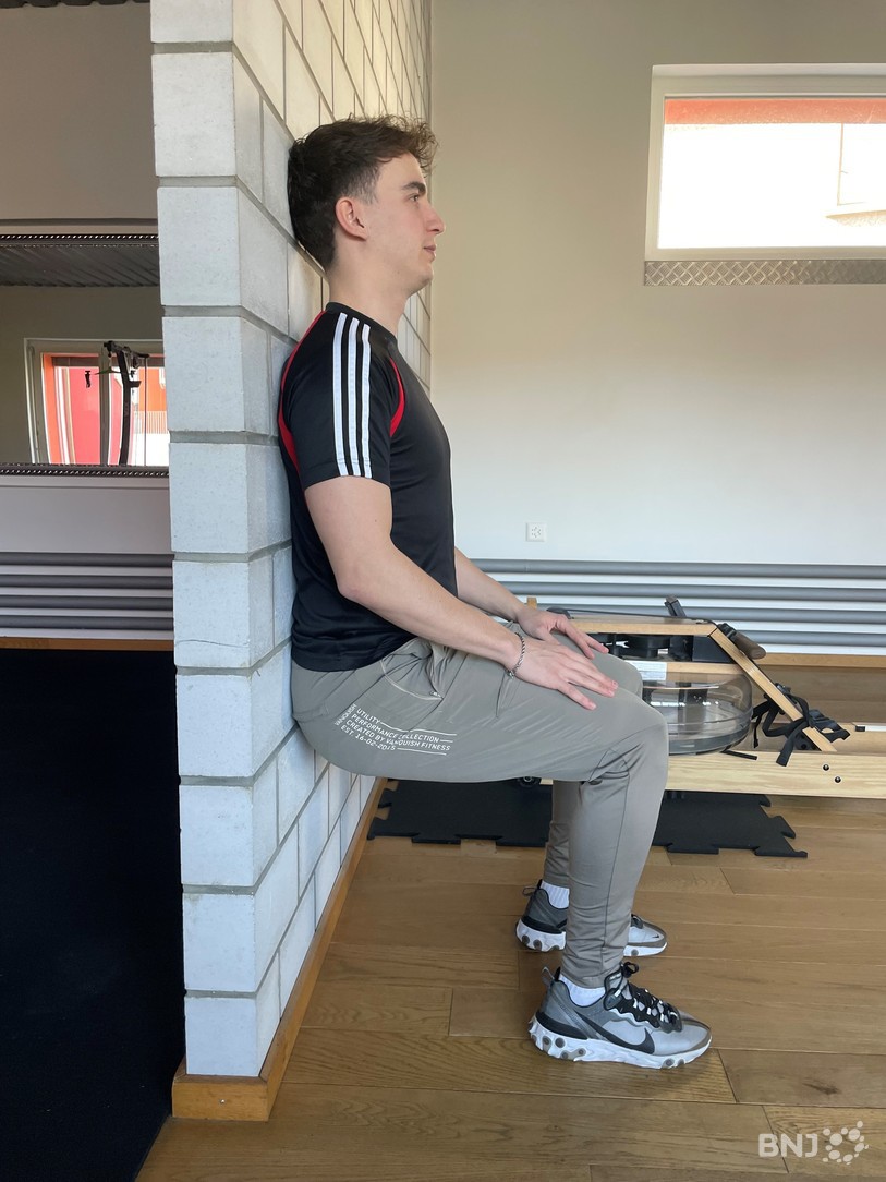 L'exercice de la chaise pendant la durée du brossage de dents