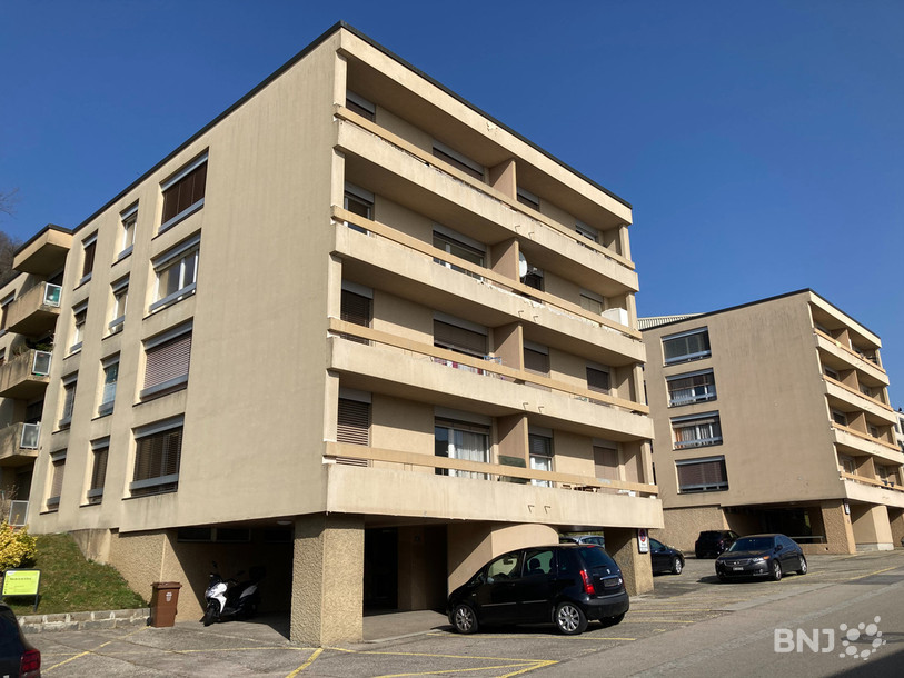Les locataires des immeubles situés rue de la Vy d'Etra 67 et 69 à Neuchâtel devront avoir quitté les lieux au 30 juin pour permettre la rénovation des bâtiments.