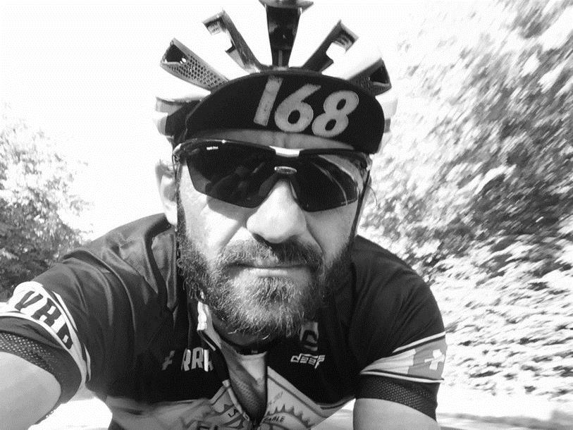 Vincent Muehlethaler sur son vélo (photo : Camille McMillan et Transcontinental Race)