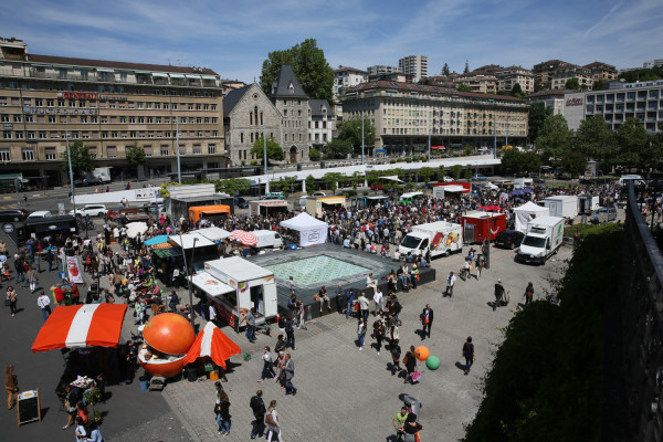 Les food trucks, tendance gastronomique dans les villes de Suisse, comme ici lors du Food Truck festival à Lausanne en 2015 (photo: lausanneatable.ch)