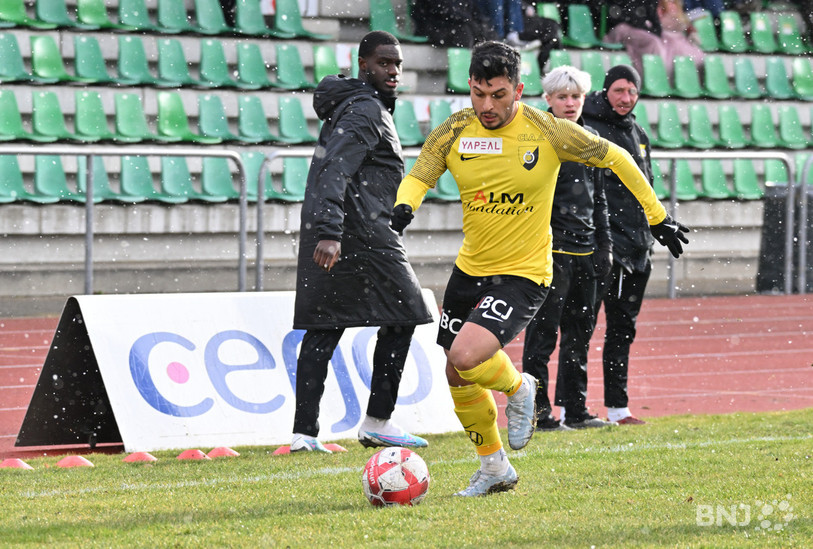 Dennis Wyder, recrue hivernale des SRD, sait comment se faire aimer des supporters. (photo : Georges Henz).