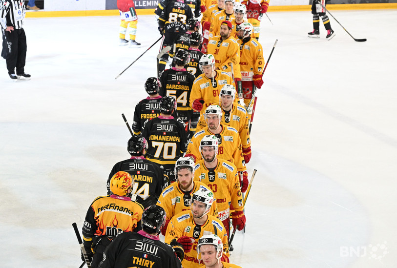 Les joueurs du HC Ajoie et de Langnau se retrouveront en play-out (photo : Georges Henz).