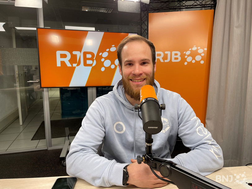 Jordan Eschmann nous a donné un exemple d’exercices à faire à la maison pour les seniors.