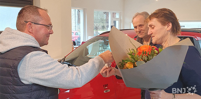 Sylvain Burkhalter remet les clés à Josiane de Sonvilier
