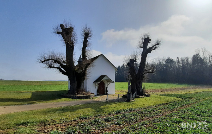 La chapelle de St-Imier se trouve sur les hauteurs de Lugnez.