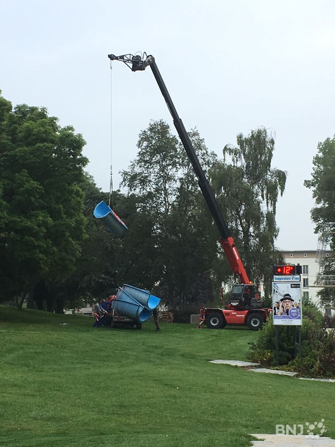L'intervention impressionnante dans les pelouses de la piscine des Mélèzes.