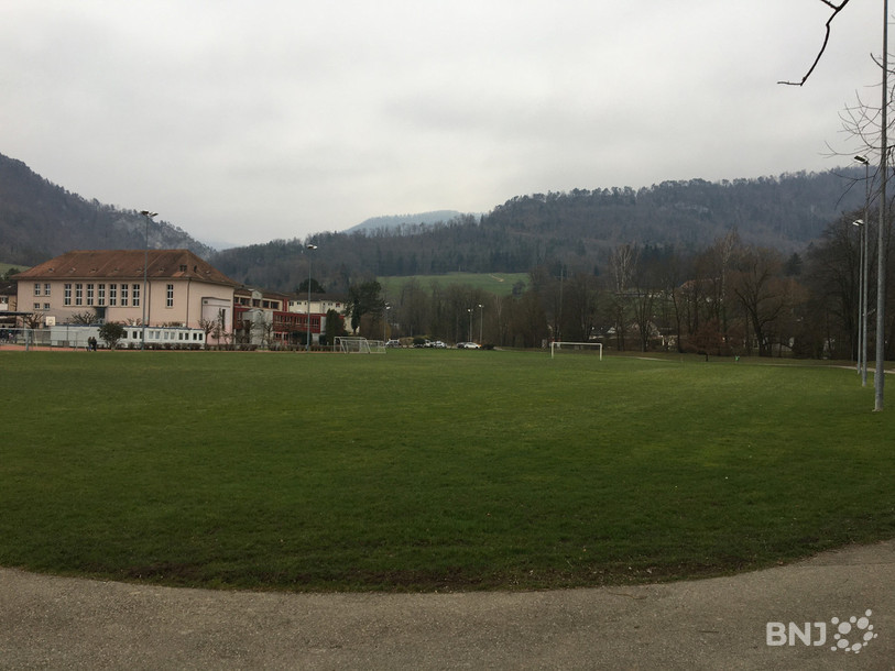 Le terrain de football derrière l'école secondaire de Courrendlin va être amputé.