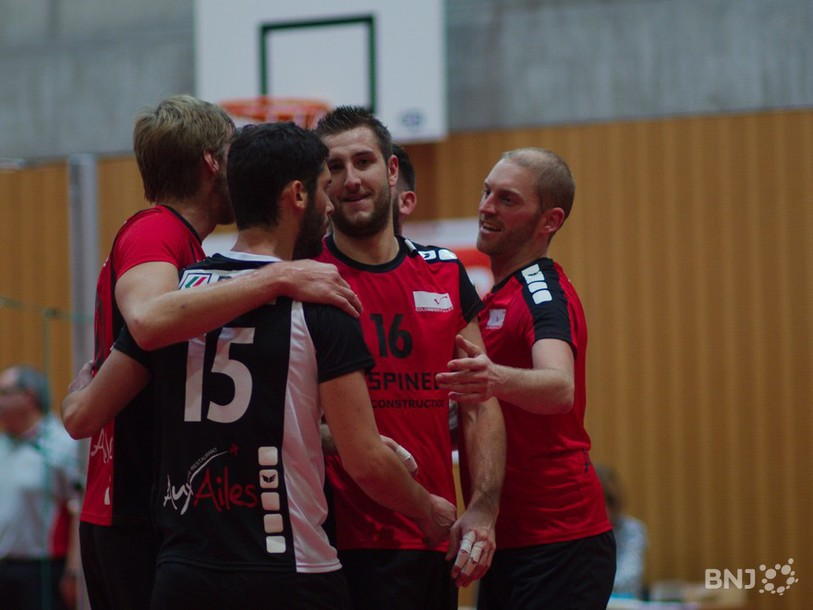 En Ligue nationale B de volley-ball, Colombier Volley s'est facilement imposé chez lui face au VBC Servette Star-Onex. Les Neuchâtelois l'ont emporté en 3 sets ( 25-12 25-17 25-19 ). Les hommes de Luis Souza pointent à la deuxième place du classement de Ligue nationale B avant d'aller affronter le leader VBC Uni Bern pour le match au sommet.