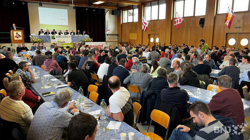 La salle des fêtes de Alle était remplie pour l'assemblée générale d'Agrijura.