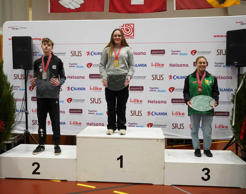 Amélie Schaer (au centre), a été sacrée chez les Moins de 17 ans. /photo: Swiss Shooting)