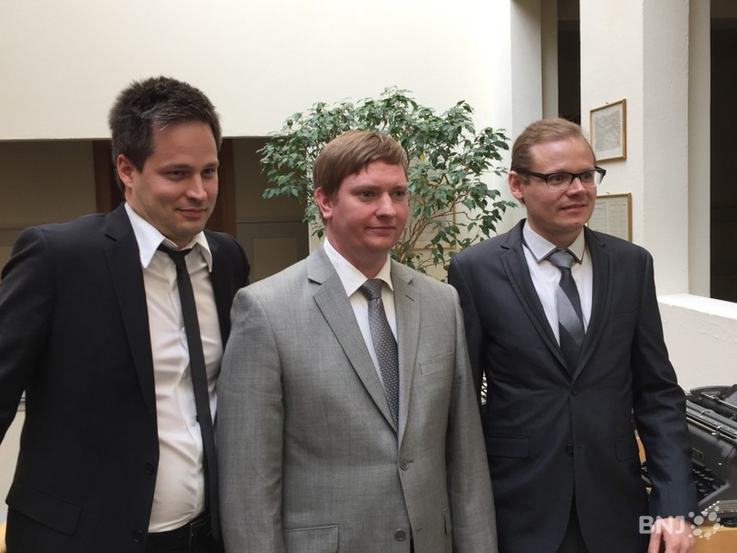 Gaël Farine et Conor Slater, cofondateurs de Bright Sensors à Neuchâtel, et Andreas Hogg, CEO de Coat-X à La Chaux-de-Fonds.