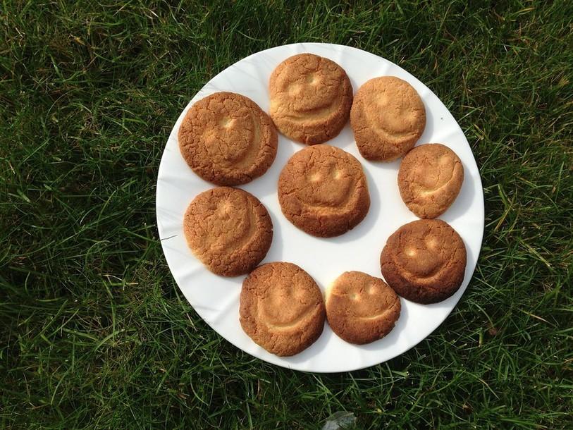Assiette de cookies avec sourires