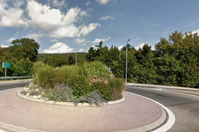 La voiture n'a pas respecté le cédé au giratoire des Sauges. Image: Google maps.