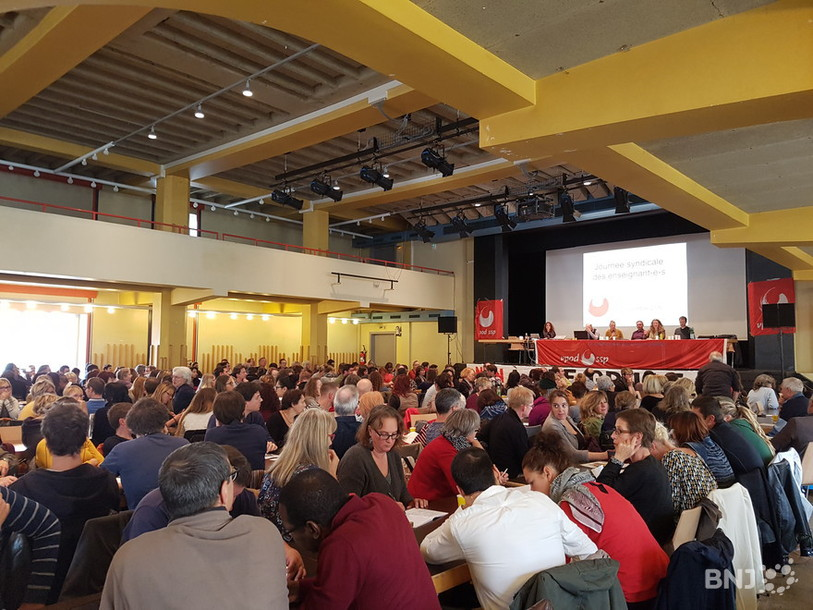 Les chaises manquaient pour la réunion du Syndicat des services publics à la Maison du peuple de La Chaux-de-Fonds