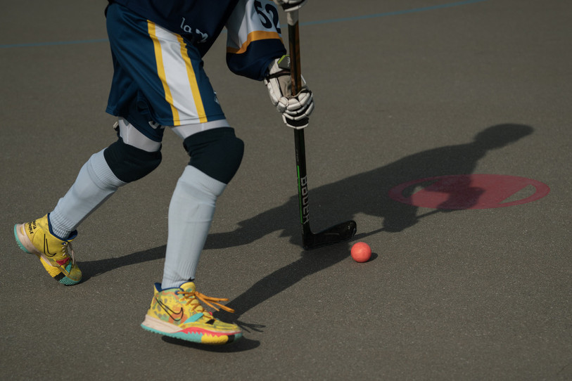 Coup dur pour le SHCC. Les streethockeyeurs de La Chaux-de-Fonds ont subi une lourde défaite 11-0 samedi face à Oberwil. (Photo : Albin Tissier)
