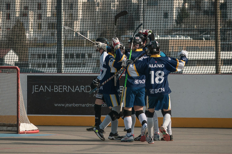 La dernière victoire de la saison du SHC La Chaux-de-Fonds pourrait valoir son pesant d'or en vue des play-off qui approchent. (photo : Albin Tissier)