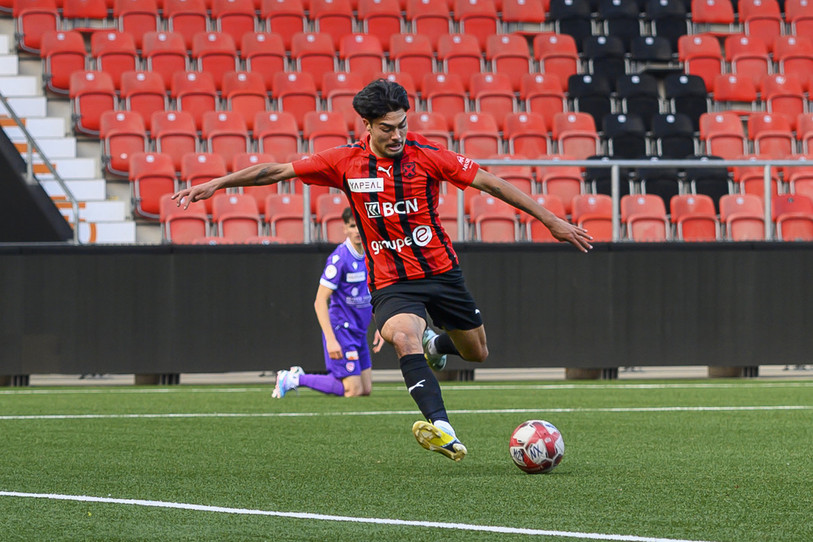 Nikolai Maurer va troquer le maillot de Neuchâtel Xamax M21 contre celui du FC Bienne (photo : Bertrand Pfaff).
