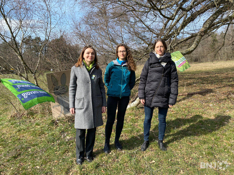 Christine Ammann Tschopp, Cloé Dutoit et Céline Barrelet (de gauche à droite) ont présenté lundi l'action « Biodiversité 2023 » des Verts neuchâtelois.