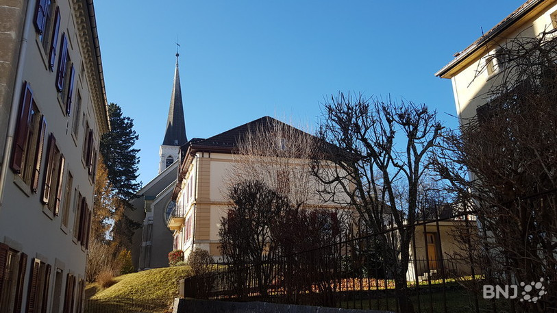 Le presbytère et son parc, ainsi que le Temple Farel.