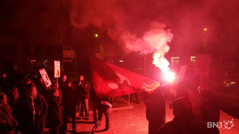 Fin novembre, une centaine de personnes s'étaient rassemblées devant l'Hôtel-de-Ville pour protester contre les mesures d'austérité.