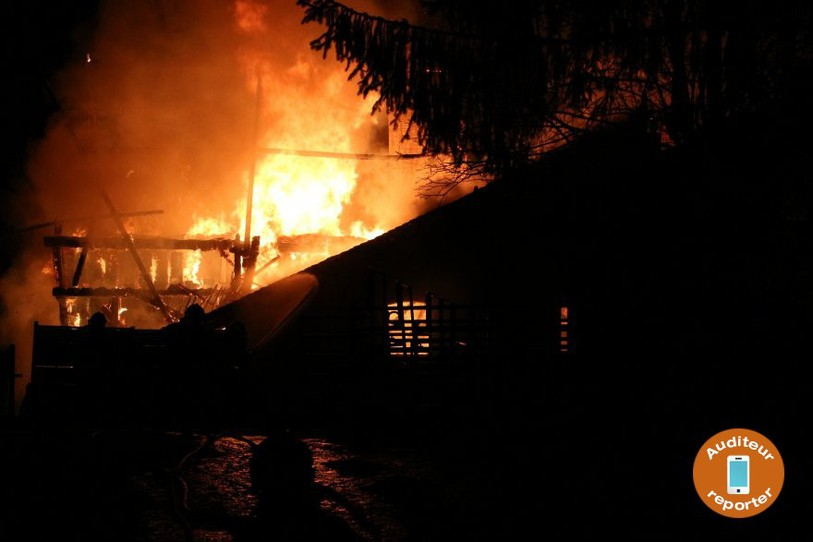 Un bâtiment rural a été la proie des flammes lundi soir vers 22h30