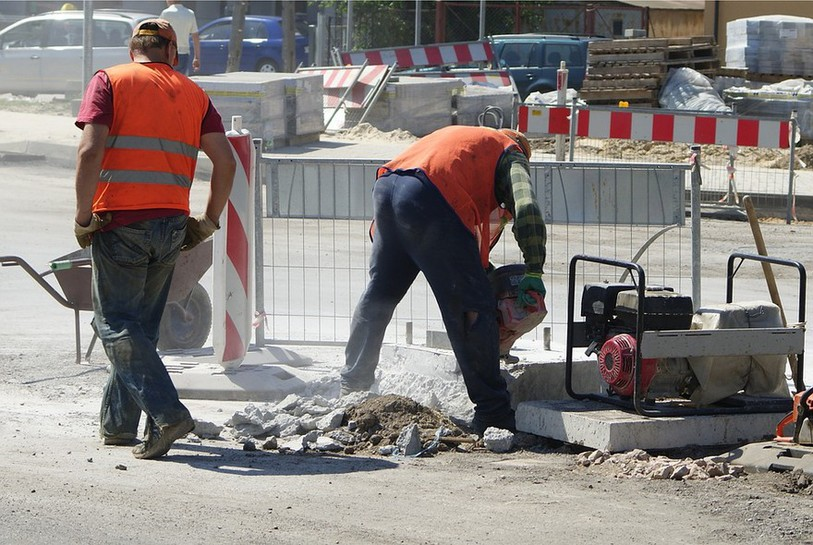 Les secteurs de l'hôtellerie-restauration et de la construction sont les plus touchés par la hausse saisonnière du chômage.