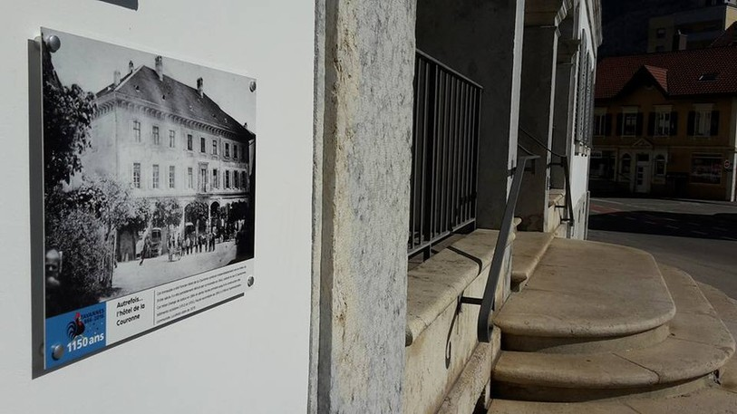 Une plaquette commémorative a été installée sur l'hôtel de ville à l'occasion du 1150e de Tavannes