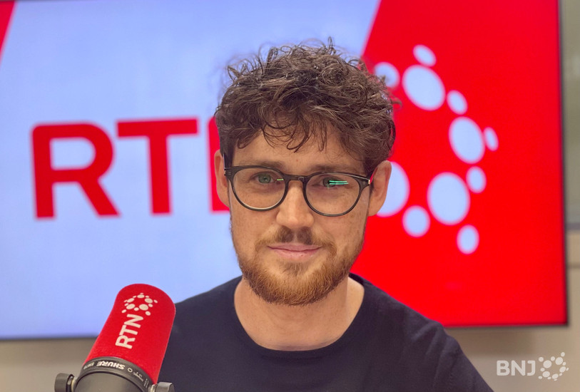 Le journaliste de RTN Jan Haesler décortique l'affiche de Festi'neuch. 