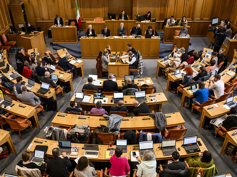 Dans le canton de Neuchâtel, la part de femmes dans les entités nommée est passée de 31% lors de la législature 2017-2021 à 41% pour la législature en cours. (Photo : archives KEYSTONE / Jean-Christophe Bott).