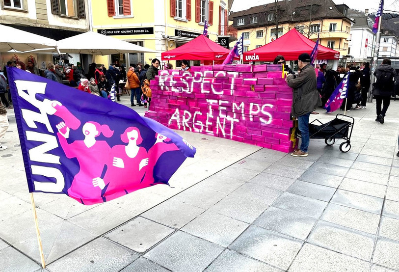 Le mur quelques instants avant sa chute par les manifestants. 