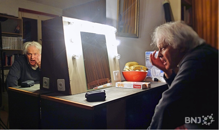 Pierre Miserez dans sa loge à l'ABC - La Chaux-de-Fonds