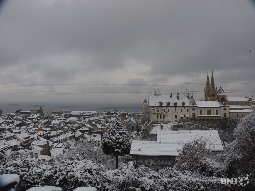 Neuchâtel a pris des teintes grises et blanches mercredi.