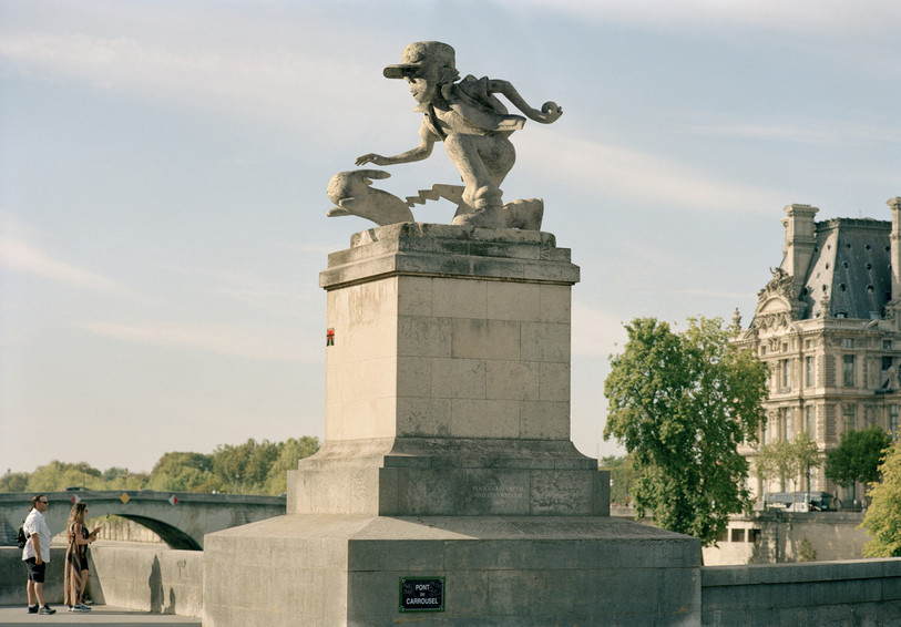 Photomontage Pocket Monster de la série Monuments par l'artiste Benoît Lapray. (photo fournie par la Maison d'Ailleurs)