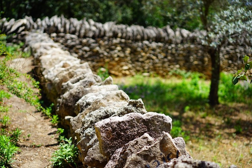 mur en pierres sèches