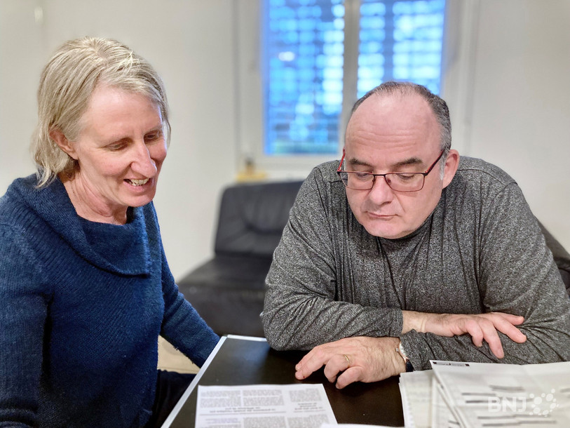 Nicolette Van den Bos accompagne Gil Gaillard notamment dans les tâches administratives.