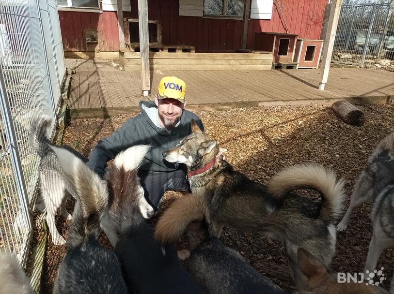 Sebastian Fretz et ses Huskys ont retrouvé la chaleur de leur foyer à Sceut.