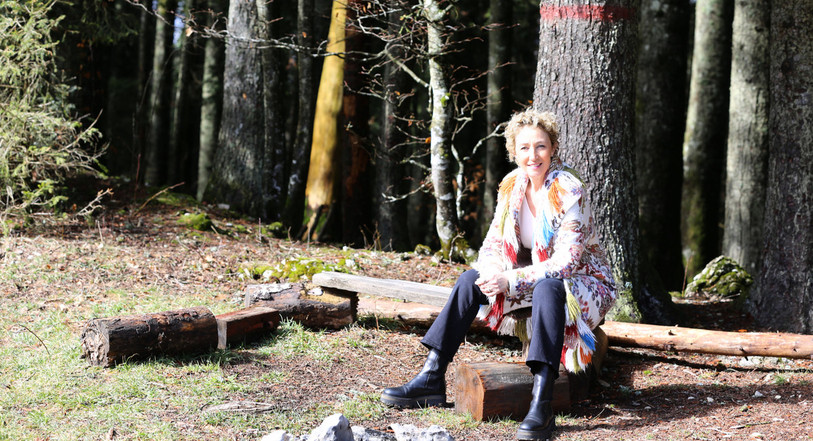 Nathalie Donzé a choisi de poser au pré des Peux, un endroit qu'elle affectionne (photo : Nathalie Donzé).