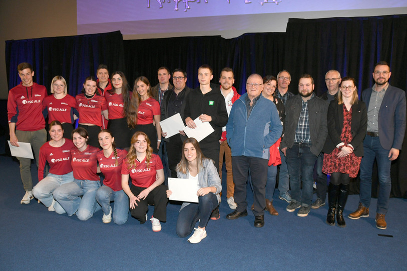 La photo de famille des Mérites sportifs jurassiens 2022 (photo : Bist/Stéphane Gerber).