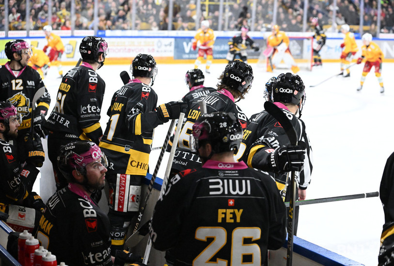 Le HC Ajoie ne trouve pas le moyen de mettre le puck dans les filets adverses face à Langnau (photo : Georges Henz).