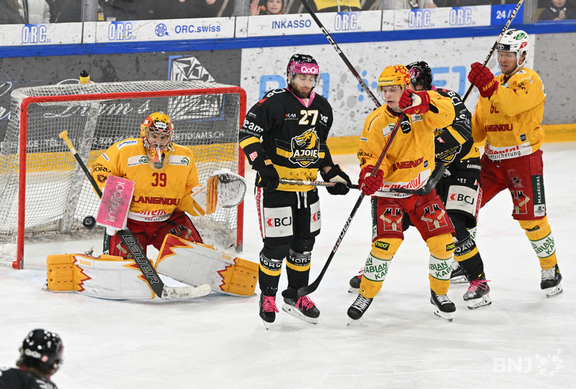 Le HC Ajoie de Reto Schmutz a multiplié les présences devant la cage de Luca Boltshauser (photo : Georges Henz).