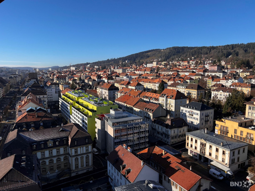 La Chaux-de-Fonds se prête mal à la construction d'ascenseurs en façade des immeubles. (Photo : archives)