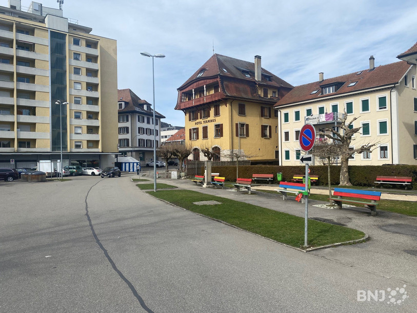 Quelques aménagements ont déjà été réalisés à proximité de la gare, des bancs colorés et une piste de pétanque notamment.