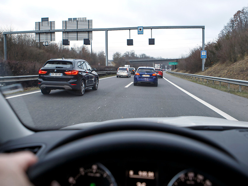 Les accidents de la route ont fait plus de blessés sur les routes du canton de Neuchâtel en 2022. (Photo d'illustration : KEYSTONE / Salvatore Di Nolfi). 