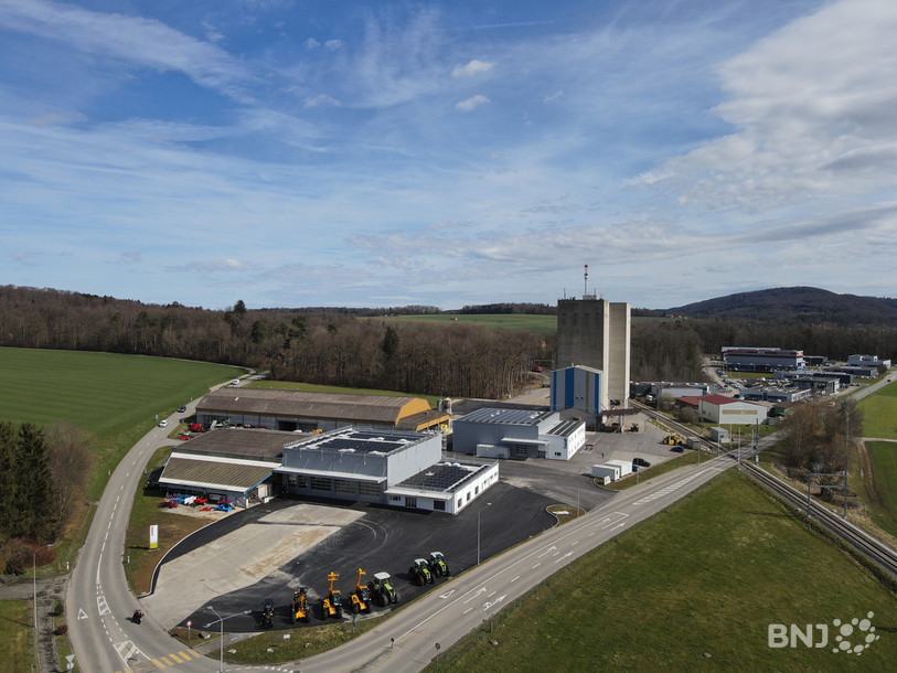Le site Centre Ajoie, avec, en gris et blanc, les deux nouveaux bâtiments. (Photo : Landi ArcJura)