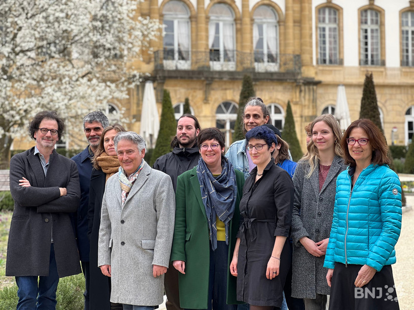 Les concepteurs du projet entourent le conseiller communal en charge de la culture, Thomas Facchinetti (en gris).