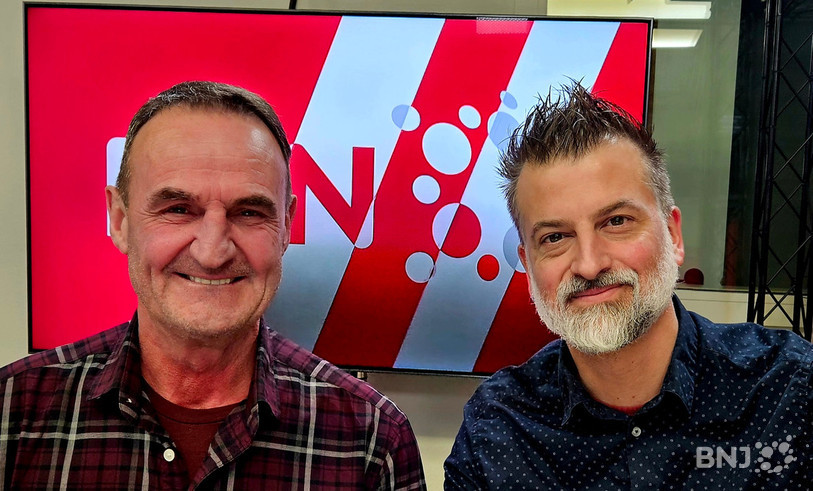 Duilio Roto, directeur du Courrier du Val-de-Travers et Olivier Pochon, concepteur de site internet de l’hebdomadaire du Vallon.