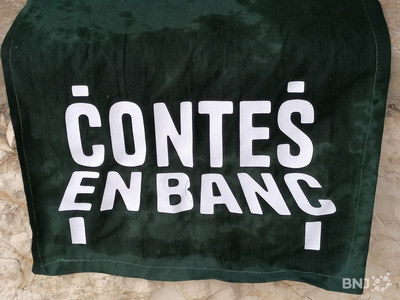 Une signalétique sur le banc permettra aux passants de repérer les conteuses et conteurs.