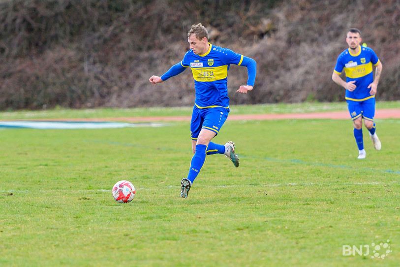 Encore un but pour Tony Briançon, attaquant du FC Coffrane. (Photo: Bertrand Pfaff)