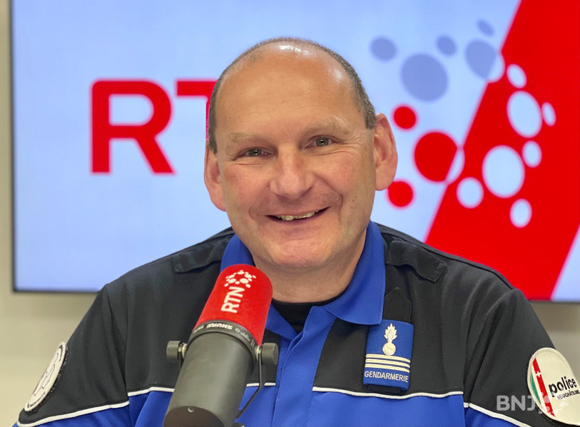 Capitaine à la Police neuchâteloise, Bertrand Mollier était invité de La Matinale pour évoquer une exposition consacrée au racisme dans les locaux des forces de l'ordre.
