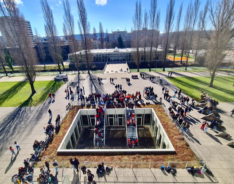 Le Gymnase de Bienne et du Jura bernois propose cette fin de semaine un festival artistique. Le but est d'impliquer tous les élèves et membres du corps enseignant. (Photo : GBJB).